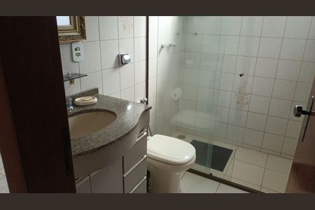 Casa de condomínio para alugar com 336m², 4 quartos e 4 vagasBanheiro 1