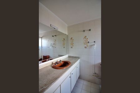 Apartamento à venda com 220m², 3 quartos e 2 vagasBanheiro da Suíte