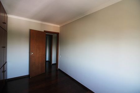 Apartamento à venda com 220m², 3 quartos e 2 vagasQuarto 1
