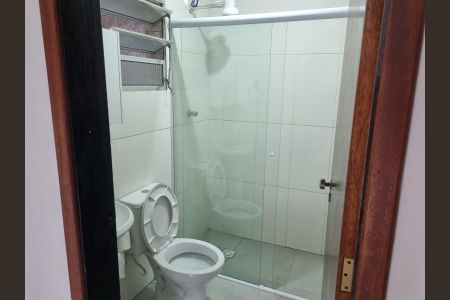 Banheiro  de casa para alugar com 2 quartos, 50m² em Jardim Maria Virginia, São Paulo