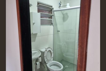 Banheiro  de casa para alugar com 2 quartos, 50m² em Jardim Maria Virginia, São Paulo