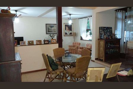 Casa à venda com 270m², 4 quartos e 1 vaga