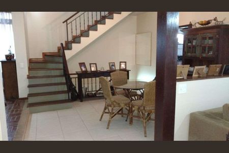 Casa à venda com 270m², 4 quartos e 1 vaga