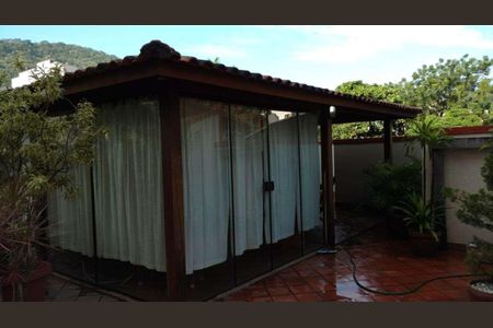 Casa à venda com 270m², 4 quartos e 1 vaga