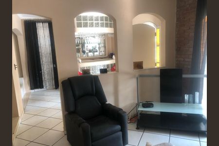 Casa à venda com 3 quartos, 180m² em Jardim das Vertentes, São Paulo