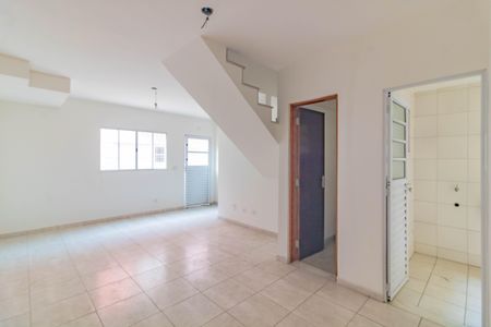 Casa de condomínio à venda com 75m², 2 quartos e 2 vagasSala