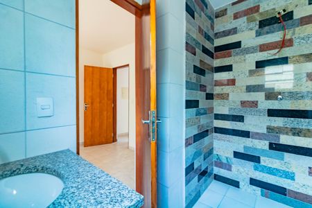 Casa de condomínio à venda com 75m², 2 quartos e 2 vagasBanheiro do Quarto 1