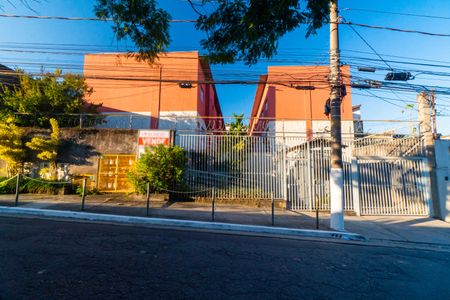 Casa à venda com 75m², 2 quartos e 2 vagasFachada