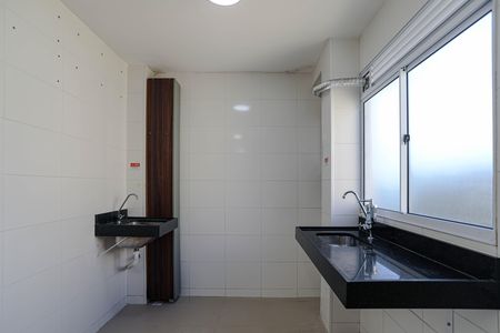 Apartamento para alugar com 40m², 2 quartos e 1 vaga Apartamento para alugar com 40m², 2 quartos e 1 vagaCozinha e Área de Serviço