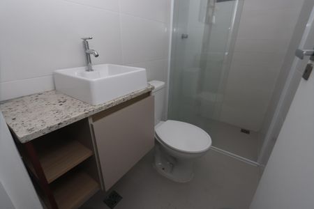 Banheiro de apartamento para alugar com 1 quarto, 33m² em Cidade Continental, São Paulo