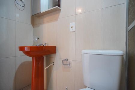 Banheiro  de apartamento à venda com 1 quarto, 42m² em Jardim Ipu, Porto Alegre