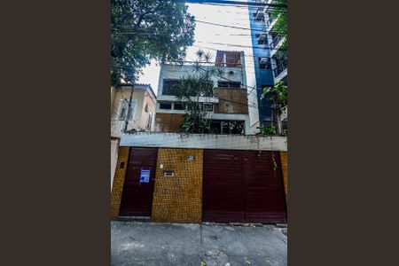 Casa à venda com 200m², 4 quartos e 2 vagas Casa à venda com 200m², 4 quartos e 2 vagasFachada