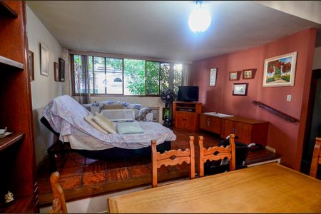 Casa à venda com 200m², 4 quartos e 2 vagas Casa à venda com 200m², 4 quartos e 2 vagasSala