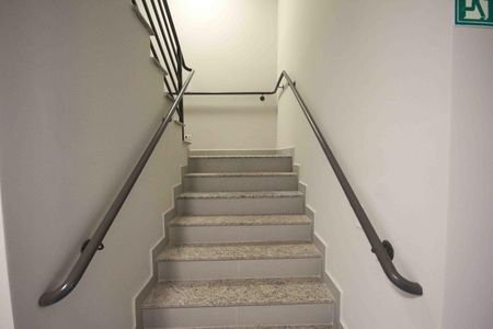 Apartamento para alugar com 45m², 2 quartos e sem vaga Apartamento para alugar com 45m², 2 quartos e sem vagaEscada