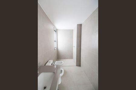 Casa de condomínio à venda com 230m², 3 quartos e 3 vagas Casa de condomínio à venda com 230m², 3 quartos e 3 vagasBanheiro da Suíte 1