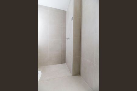 Casa de condomínio à venda com 230m², 3 quartos e 3 vagas Casa de condomínio à venda com 230m², 3 quartos e 3 vagasBanheiro da Suíte 2