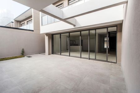 Casa de condomínio à venda com 230m², 3 quartos e 3 vagas Casa de condomínio à venda com 230m², 3 quartos e 3 vagasQuintal