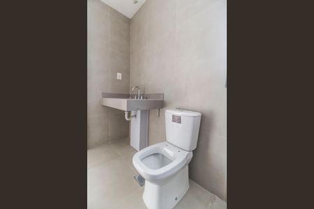 Casa de condomínio à venda com 230m², 3 quartos e 3 vagas Casa de condomínio à venda com 230m², 3 quartos e 3 vagasBanheiro da Suíte 2