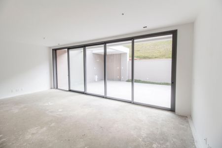 Casa de condomínio à venda com 230m², 3 quartos e 3 vagas Casa de condomínio à venda com 230m², 3 quartos e 3 vagasSala