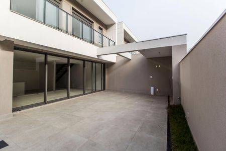 Casa de condomínio à venda com 230m², 3 quartos e 3 vagas Casa de condomínio à venda com 230m², 3 quartos e 3 vagasQuintal