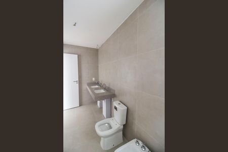 Casa de condomínio à venda com 230m², 3 quartos e 3 vagas Casa de condomínio à venda com 230m², 3 quartos e 3 vagasBanheiro da Suíte 1