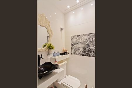 Apartamento à venda com 130m², 3 quartos e 4 vagasLavabo