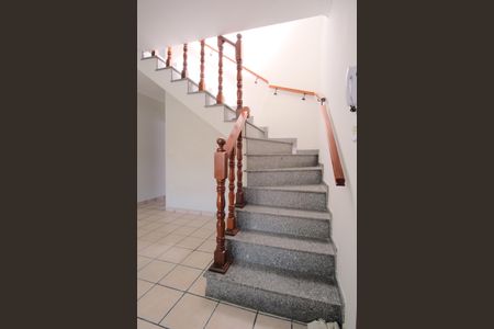 Casa à venda com 200m², 3 quartos e 2 vagasEscada