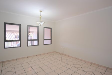 Casa à venda com 200m², 3 quartos e 2 vagasSala