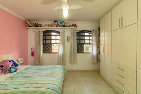 Casa à venda com 180m², 3 quartos e 2 vagasQuarto 2