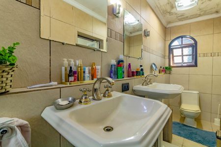 Casa à venda com 180m², 3 quartos e 2 vagasSuíte Banheiro