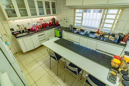 Casa à venda com 180m², 3 quartos e 2 vagasCozinha