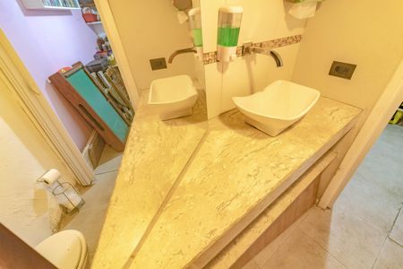 Casa à venda com 180m², 3 quartos e 2 vagasBanheiro de Serviço