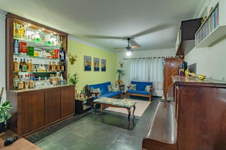 Casa à venda com 180m², 3 quartos e 2 vagasSala