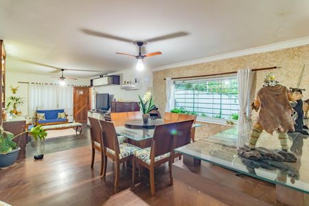 Casa à venda com 180m², 3 quartos e 2 vagasSala