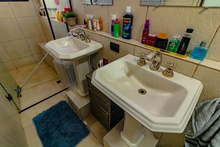 Casa à venda com 180m², 3 quartos e 2 vagasSuíte Banheiro