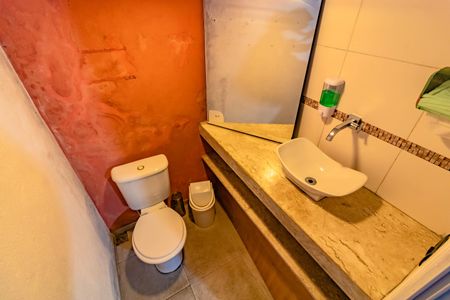 Casa à venda com 180m², 3 quartos e 2 vagasBanheiro de Serviço