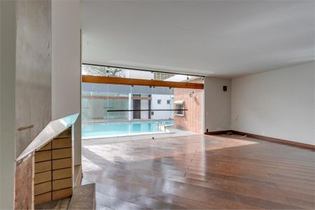 Casa à venda com 387m², 4 quartos e 6 vagas