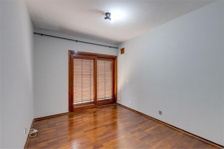 Casa à venda com 387m², 4 quartos e 6 vagas