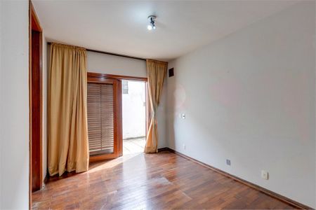 Casa à venda com 387m², 4 quartos e 6 vagas