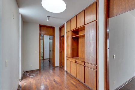 Casa à venda com 387m², 4 quartos e 6 vagas