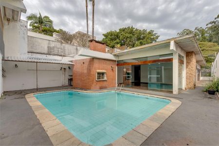 Casa à venda com 387m², 4 quartos e 6 vagas
