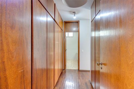 Casa à venda com 387m², 4 quartos e 6 vagas