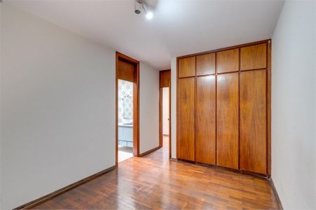 Casa à venda com 387m², 4 quartos e 6 vagas