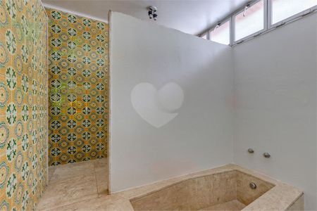 Casa à venda com 387m², 4 quartos e 6 vagas