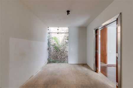Casa à venda com 387m², 4 quartos e 6 vagas