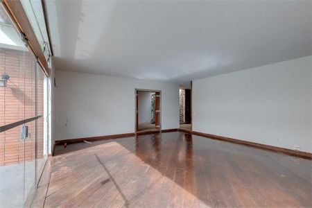 Casa à venda com 387m², 4 quartos e 6 vagas