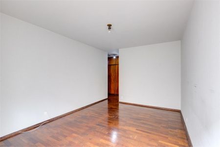 Casa à venda com 387m², 4 quartos e 6 vagas