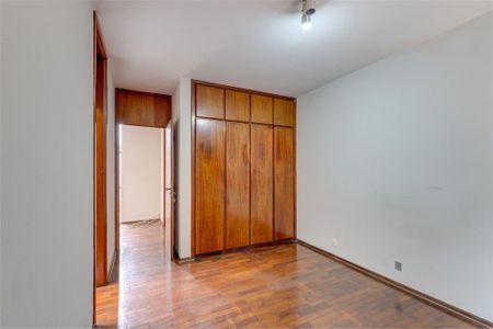 Casa à venda com 387m², 4 quartos e 6 vagas