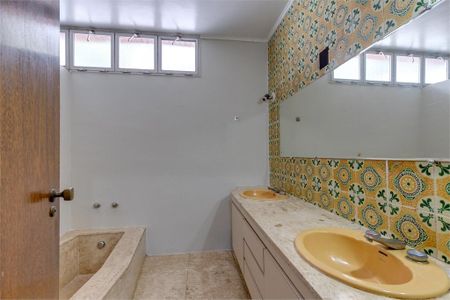 Casa à venda com 387m², 4 quartos e 6 vagas