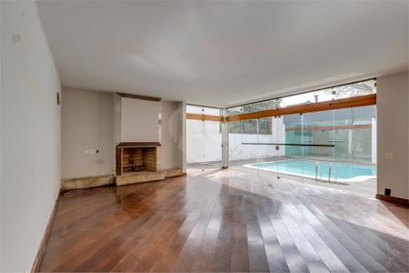 Casa à venda com 387m², 4 quartos e 6 vagas